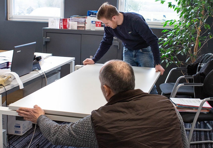 Installation de mobilier de bureau par les équipes ABpost
