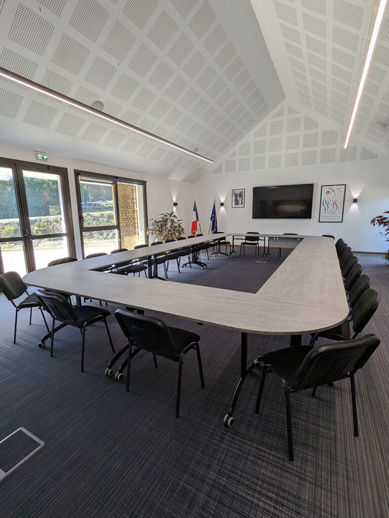 Aménagement de la salle du conseil pour la Mairie de Saint Gérand Croixanvec