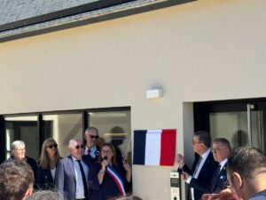 Inauguration MARPA avec Jessie Orvain, maire d'Isigny-le-Buat – aménagement mobilier ABPost