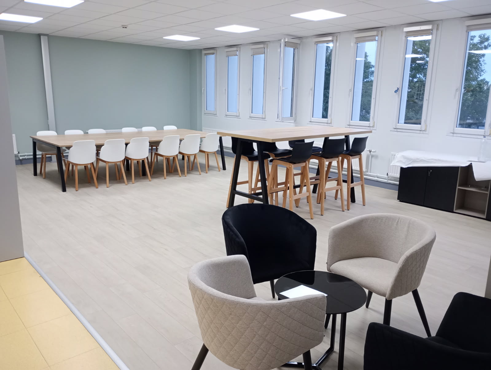 Mobilier de salle de réunion et de détente - DDFIP de l'Allier